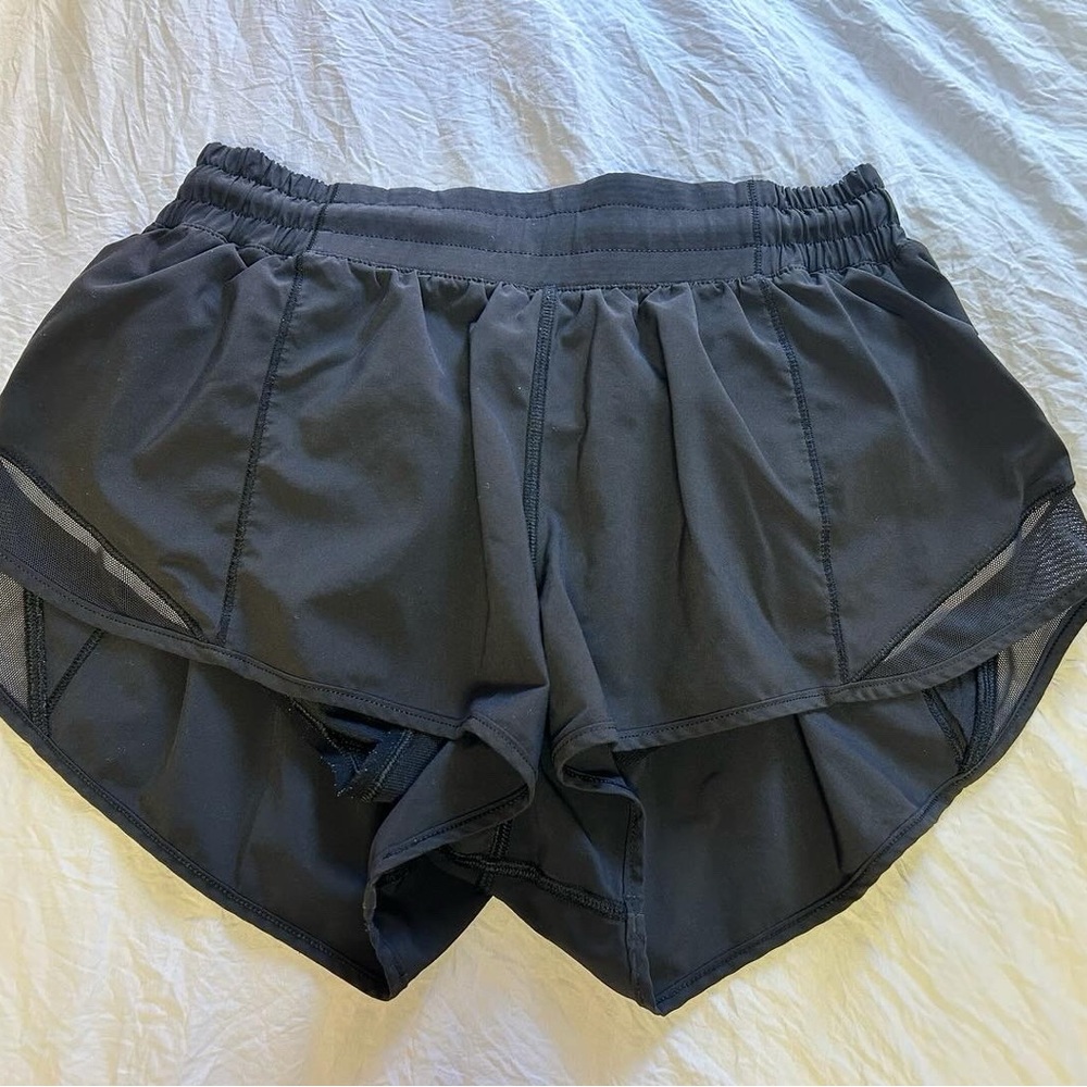 black lululemon hotty hot shorts